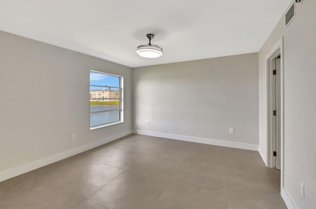 Building Photo - 14095 Royal Vista Dr