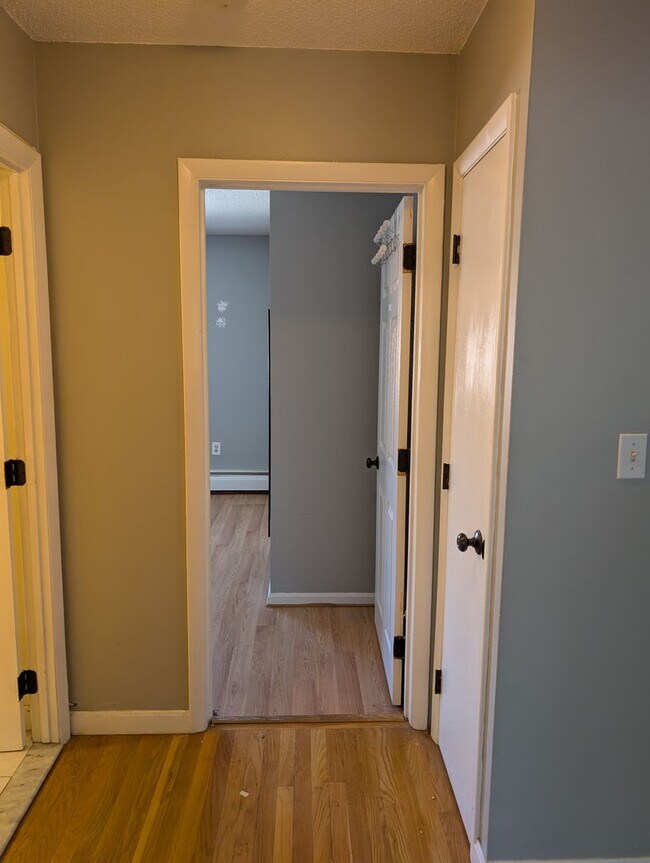 Building Photo - Somerville 2 bedroom with parking for 9/1