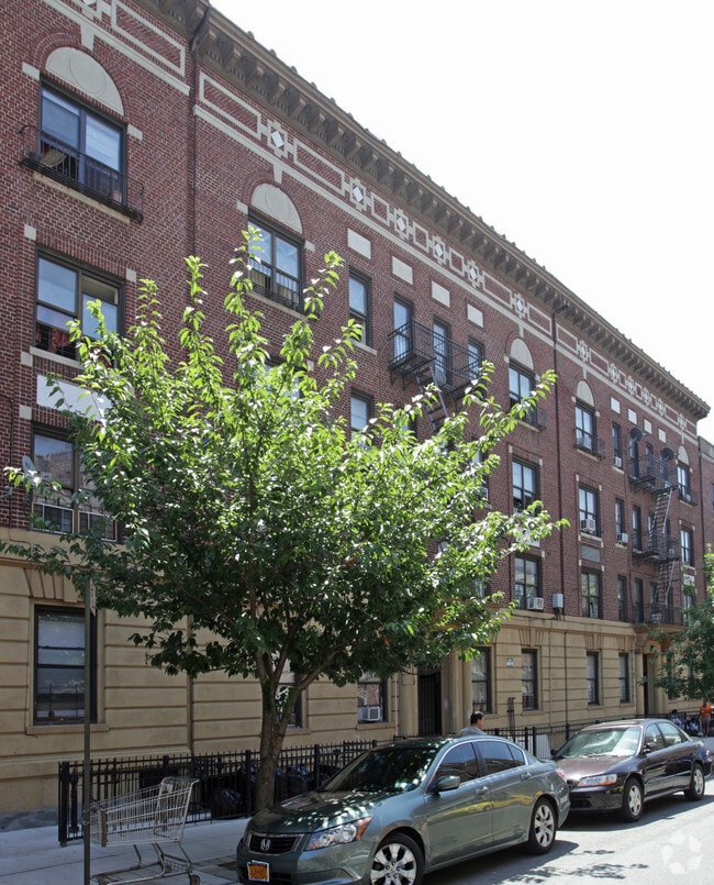 Primary Photo - Stuyvesant Arms