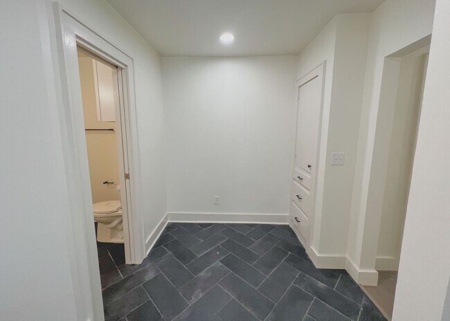 Building Photo - $500 OFF FIRST MONTHS RENT! Charming Duplex on 21st St.