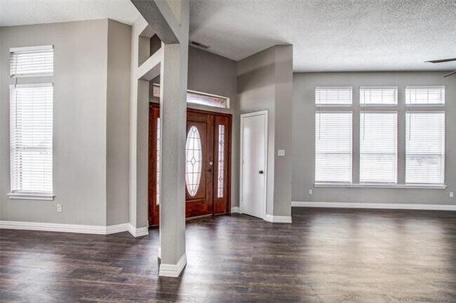 Building Photo - 157 Country Pl Ln