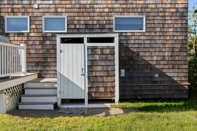 Building Photo - 11 Sleepy Hollow Rd