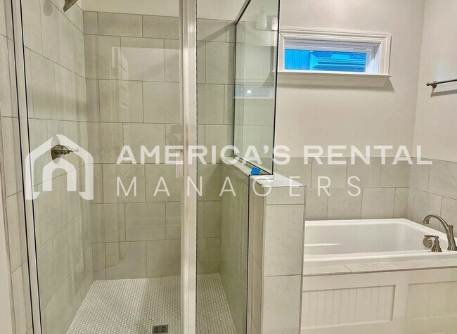 Building Photo - NEW CONSTRUCTION - Spacious Sifford Plan with Three Car Garage!