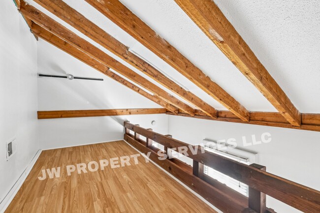 Building Photo - 1611 Hesiod St