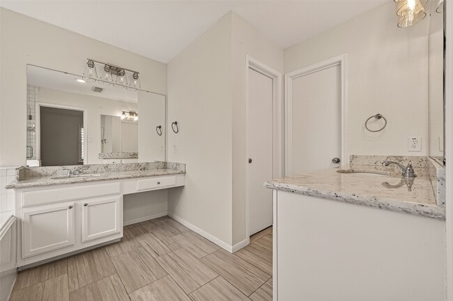 Building Photo - 14227 Cypress Valley Dr