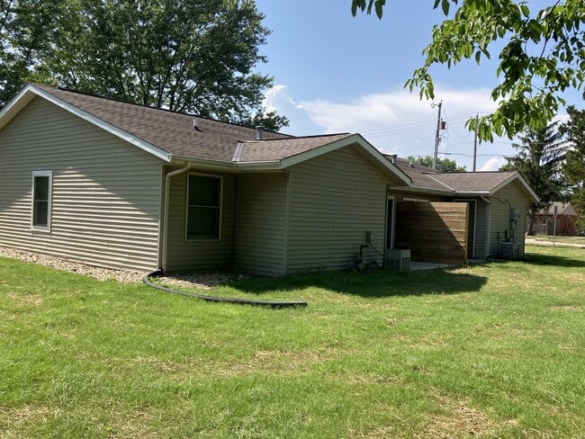 Building Photo - Carmichael Properties LLC. 1303