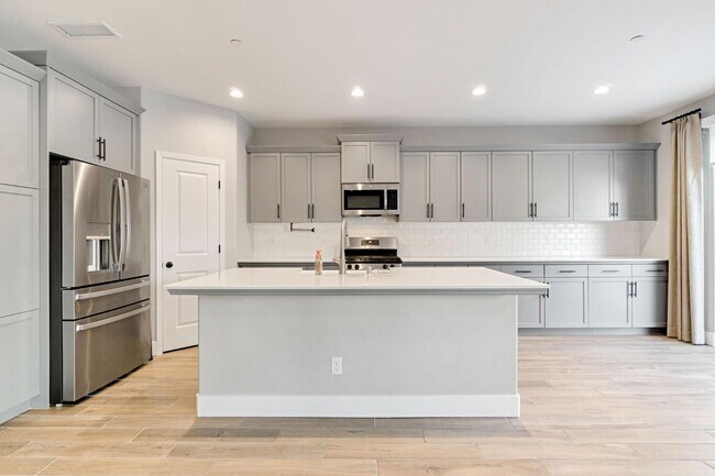 Building Photo - 4415 Horizon Dr