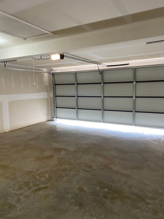 Building Photo - Now Pre-Leasing — Spacious 4 Bedroom, 2 Bath Home in Conrad Court