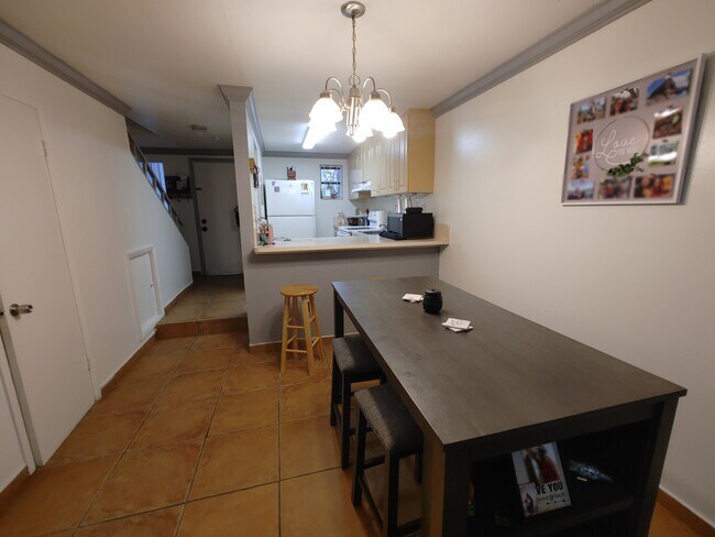 Building Photo - 1901 NW S River Dr