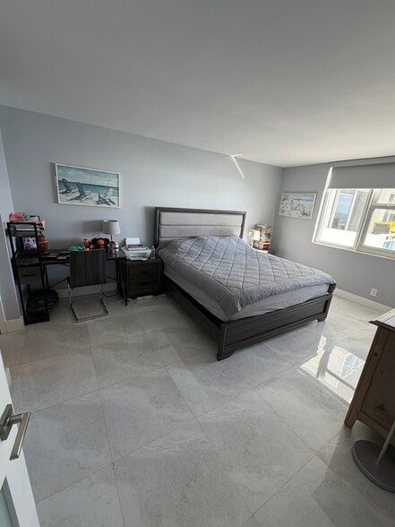 Building Photo - 2030 S Ocean Dr