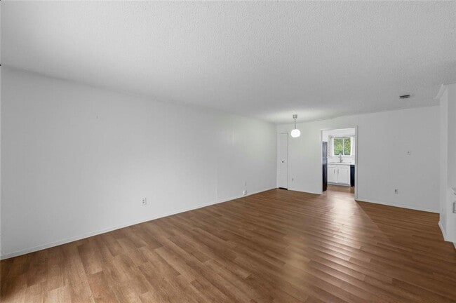 Building Photo - 1706 Elmhurst Dr