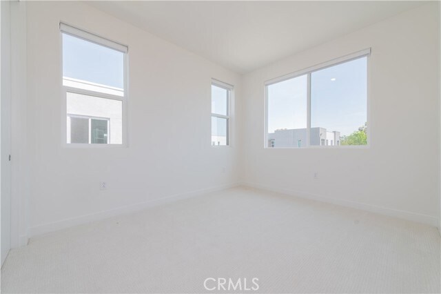 Building Photo - 589 S Lyon St