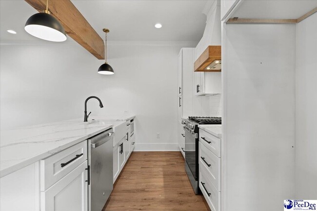 Building Photo - 501 W Cheves St