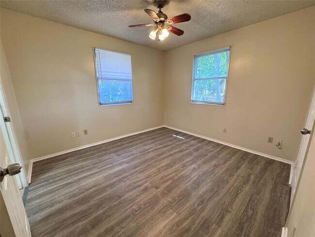 Building Photo - 6909 Cooper Ln
