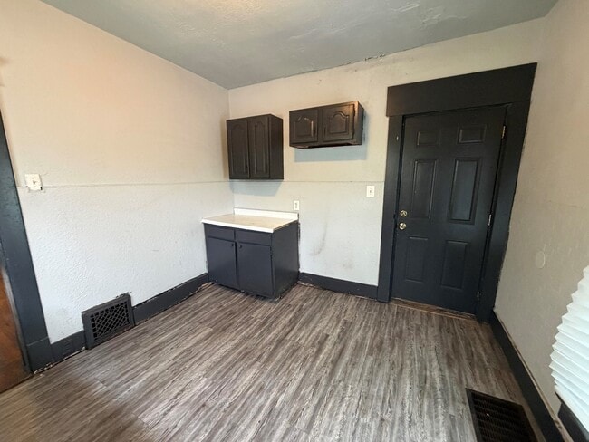 Building Photo - 1132 Gilbert-