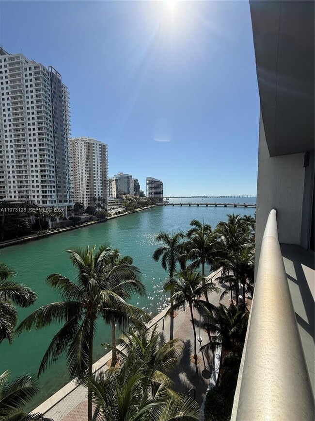 Building Photo - 465 Brickell Ave