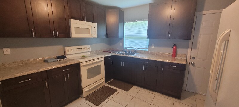 Building Photo - 2301 Juanita Ave