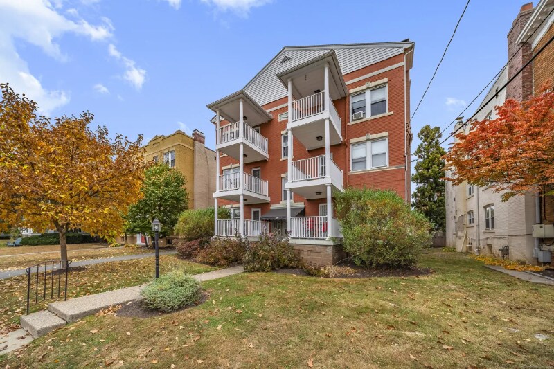 Building Photo - 26 Robin Rd