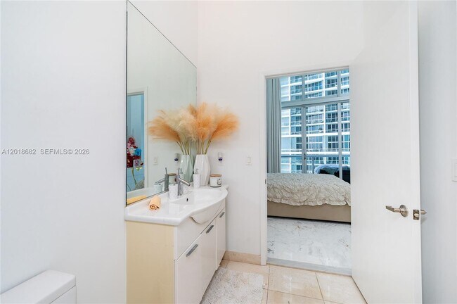 Building Photo - 475 Brickell Ave