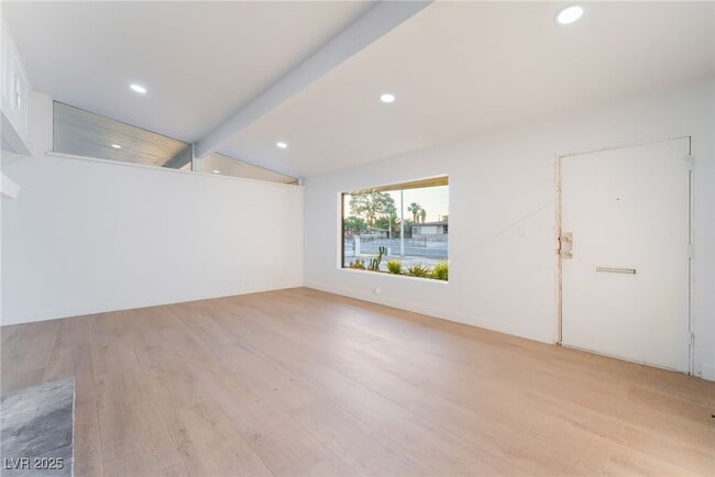 Building Photo - 548 E Oakey Blvd