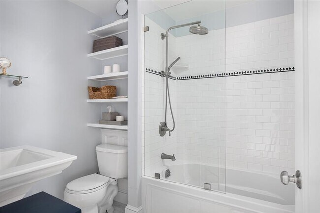 Building Photo - 96 3rd St