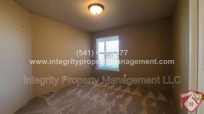 Building Photo - 941 Parkdale Ave