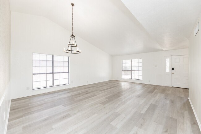 Building Photo - 16814 Kilwinning Dr