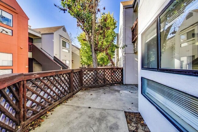 Building Photo - Updated Apartment near BART.  6 Weeks Free!