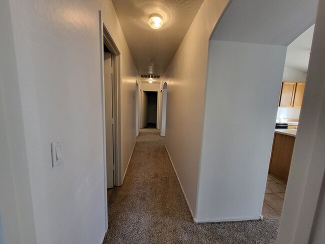 Building Photo - House For Rent In El Mirage