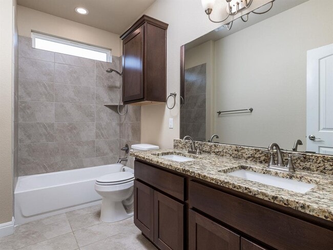 Building Photo - 904 Central Blvd