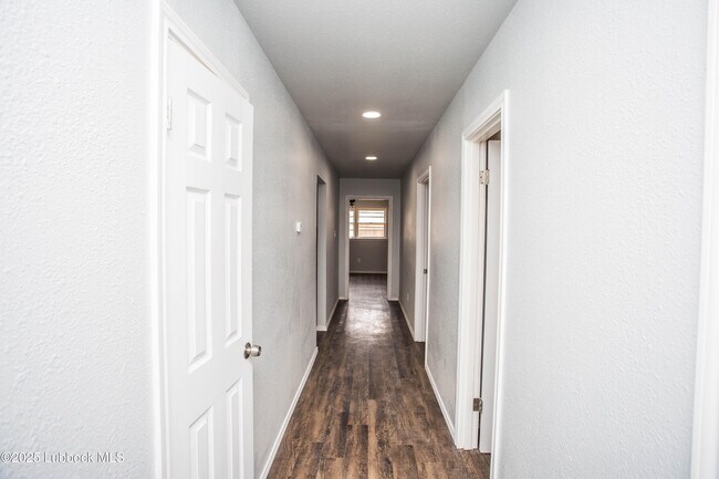 Building Photo - 6803 Avenue W
