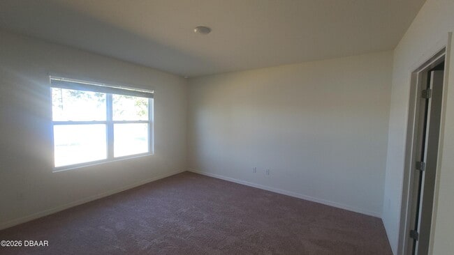 Building Photo - 550 Armoyan Wy