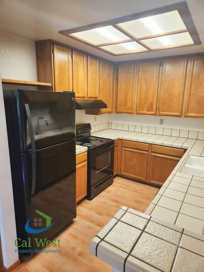 Building Photo - 01248 - % - Costa Mesa Terrace #G