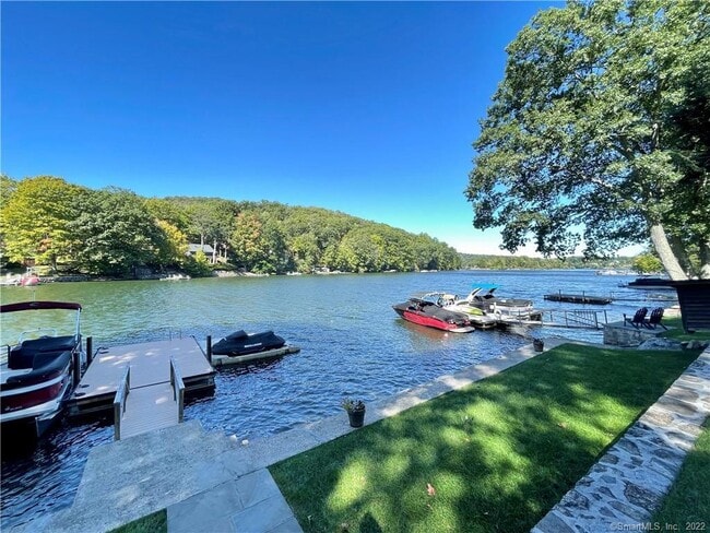 Primary Photo - 11 Candlewood Rd