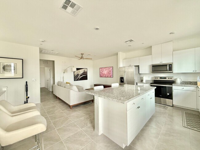 Building Photo - Beautiful 3bd/3bath home