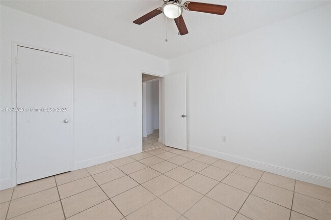 Building Photo - 3571 SW 10th St