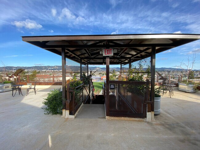 Building Photo - 6105 San Pablo Ave