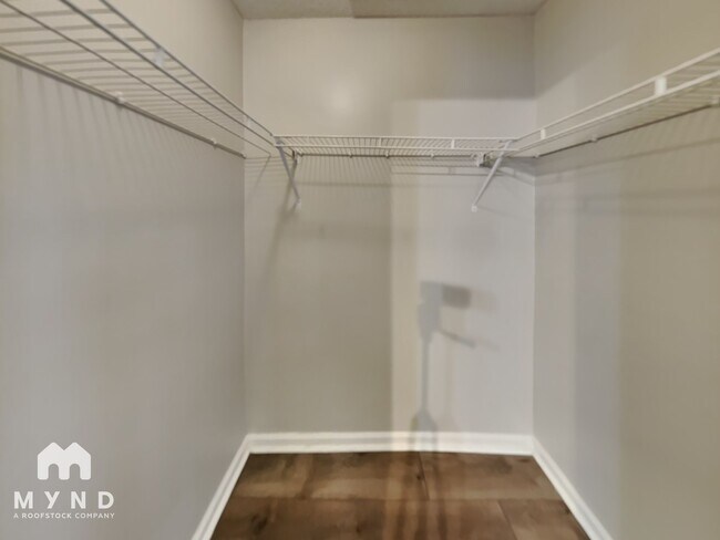 Building Photo - 3422 Laurelwood Dr