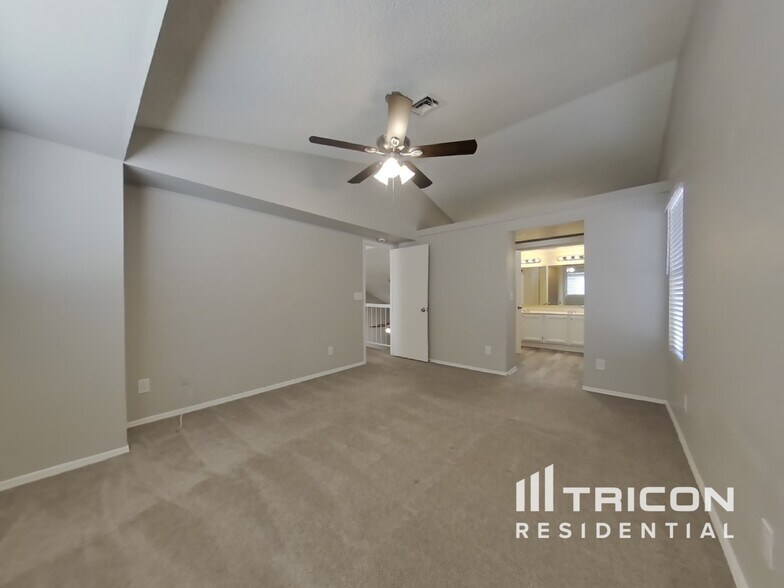 Building Photo - 12503 N 79th Dr