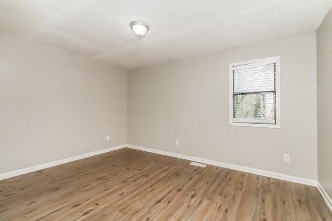 Building Photo - 5461 Austell Rd