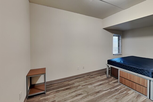 Building Photo - 215 Stanton Ave