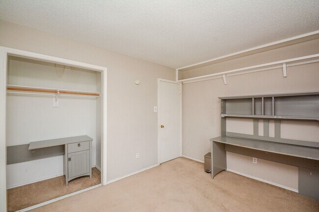 Building Photo - 5204 Breckenridge Dr