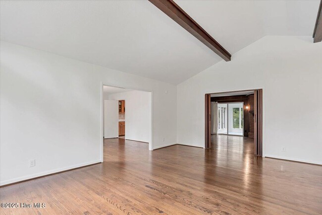 Building Photo - 60 Pine Lake Dr