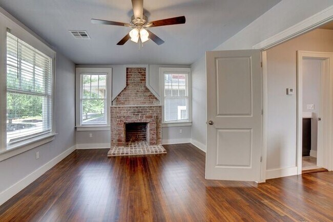 Building Photo - Downtown 3/2.5 Fully Remodeled!