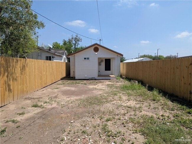 Building Photo - 209 N Kansas Ave