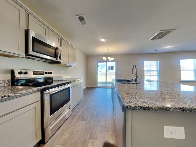 Building Photo - Coming Soon! Burnside Farms! Near USC, For...