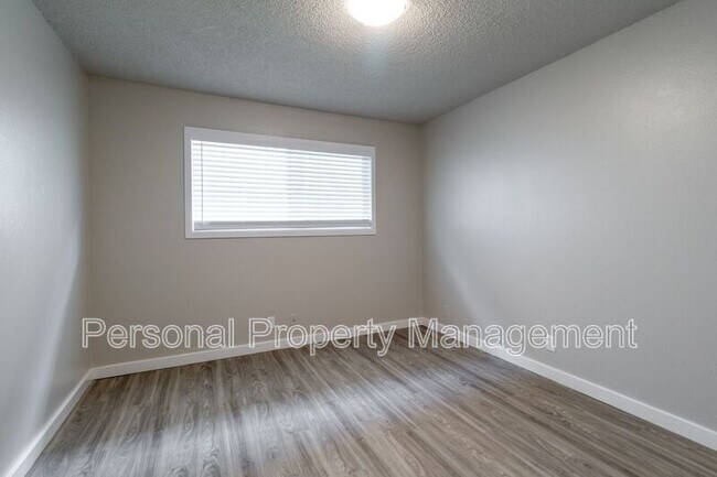 Building Photo - 1008 NE 86th St