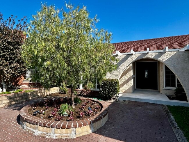 Building Photo - Welcome Home! Beautifully Renovated 3-Bedroom Pool Home in the Heart of Cypress