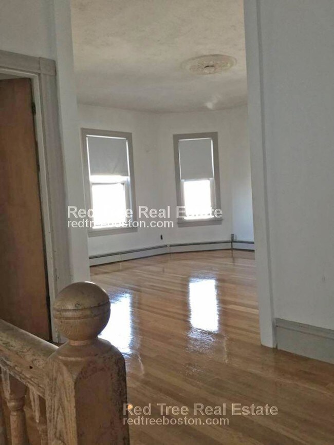 Building Photo - 71 Calumet St
