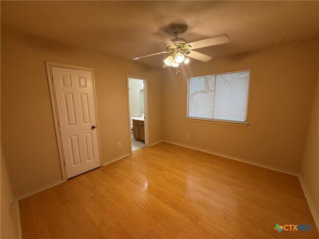 Building Photo - 851 Sagewood Trail